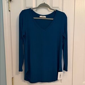 V-Neck Long Sleeve knit Top in Deep Teal NWT M